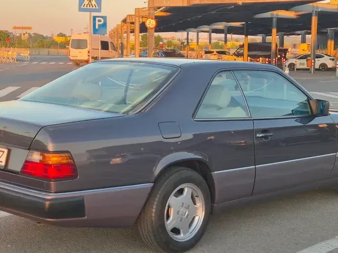 Mercedes-Benz W124