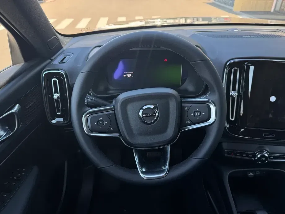 Volvo XC 40 Recharge Single Motor Extended Range RWD Plus — imagine 7