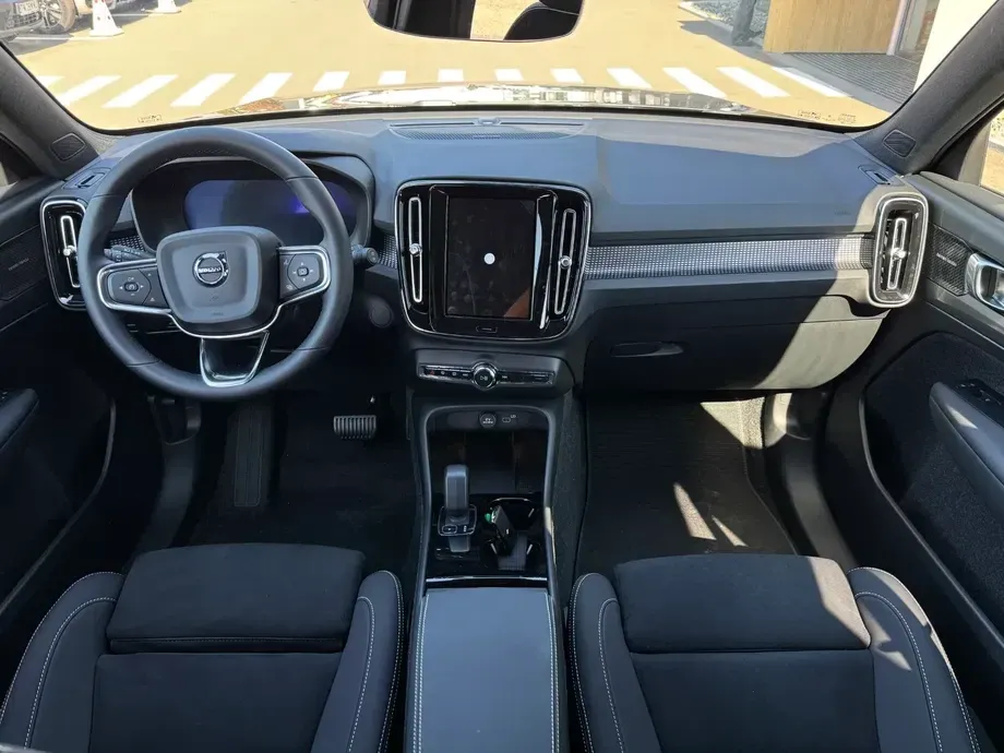 Volvo XC 40 Recharge Single Motor Extended Range RWD Plus — imagine 9