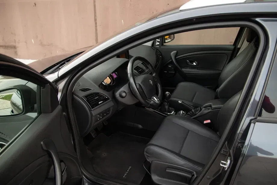 Renault Mégane III ENERGY dCi 130 Start & Stop Bose Edition — imagine 5