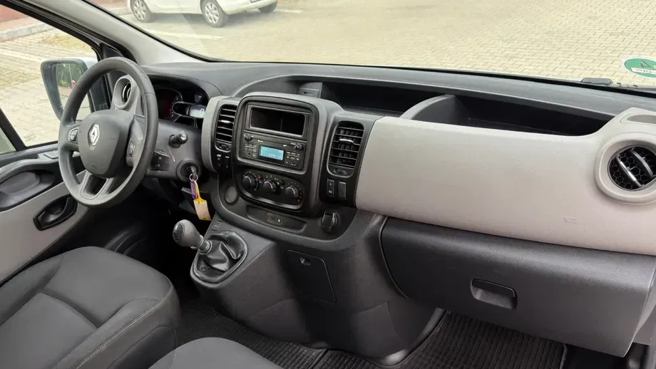 Renault Trafic — imagine 5