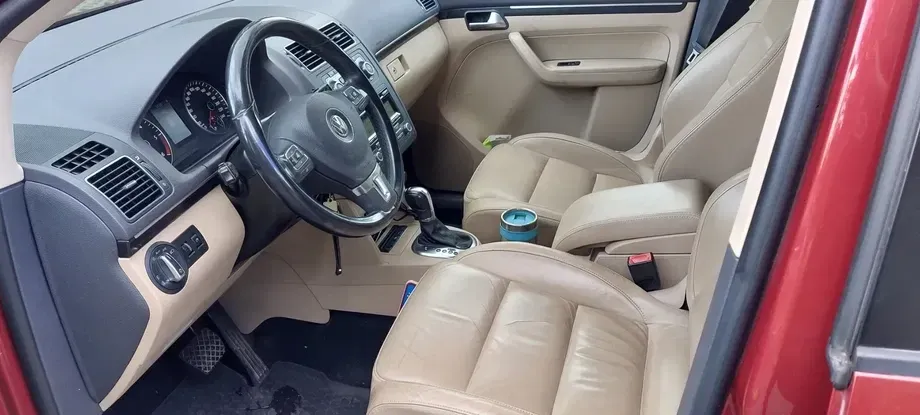 Volkswagen Touran — imagine 10