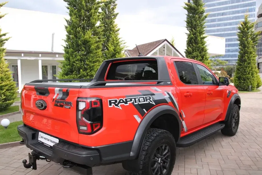 Ford Raptor — imagine 3