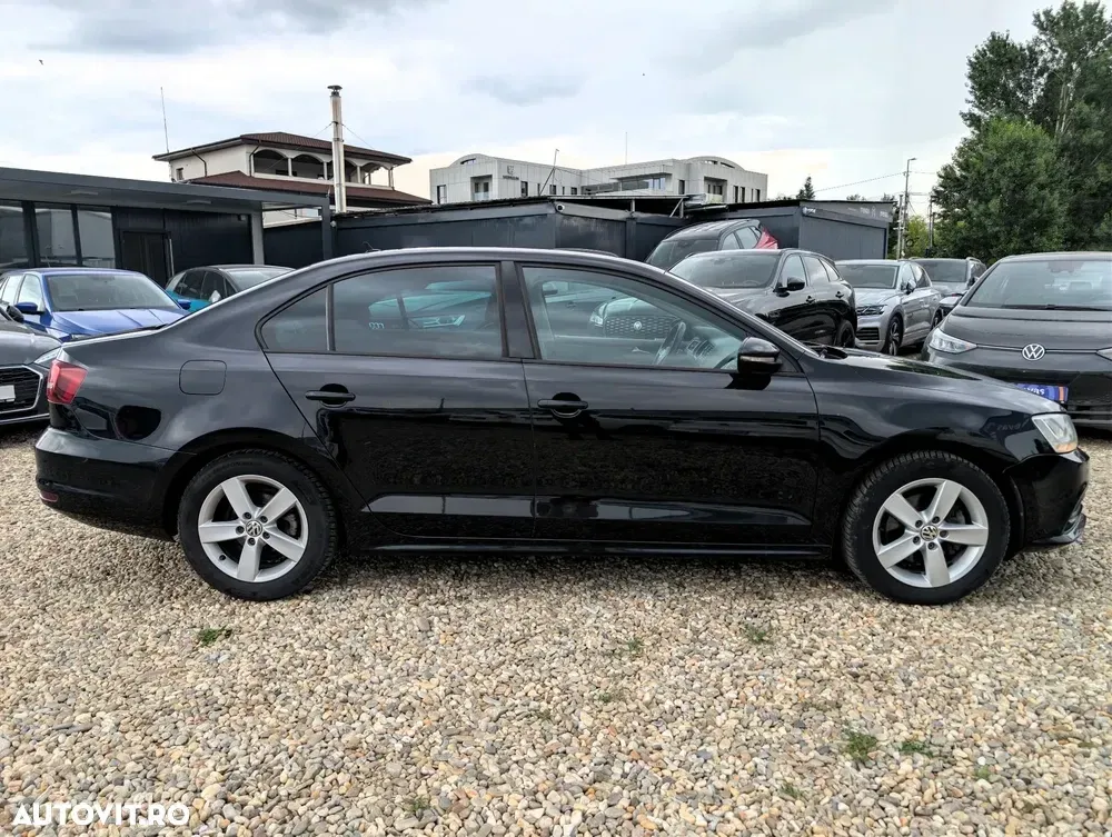 Volkswagen Jetta 2.0 TDI DSG Comfortline — imagine 5