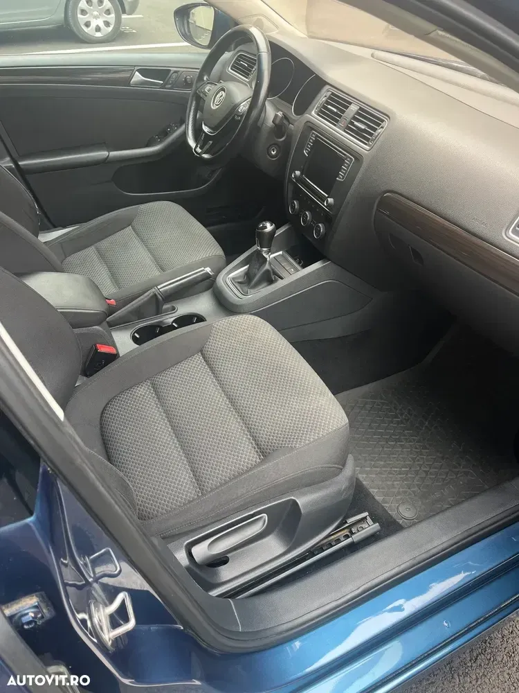 Volkswagen Jetta 2.0 TDI Comfortline — imagine 4