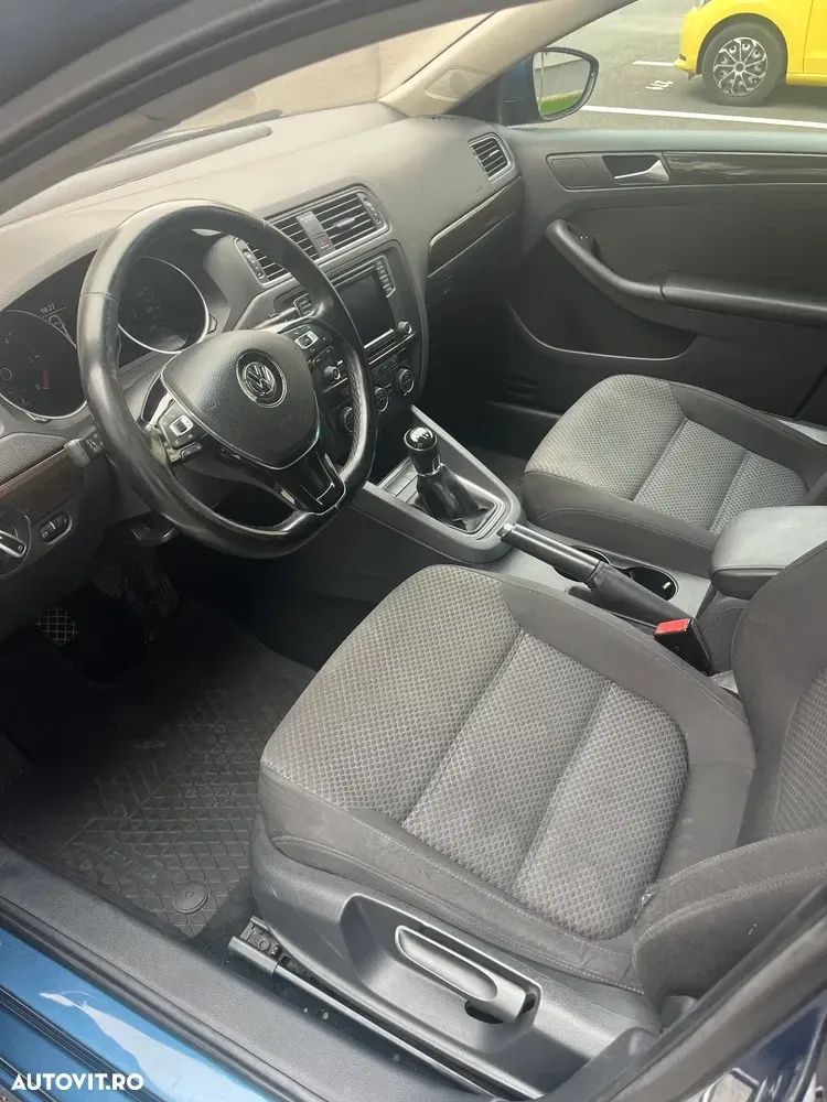 Volkswagen Jetta 2.0 TDI Comfortline — imagine 3
