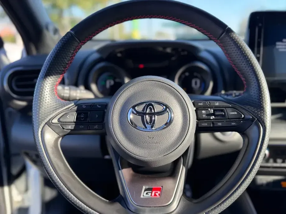 Toyota Yaris 1.5 130 CP HEV Premiere Edition — imagine 8