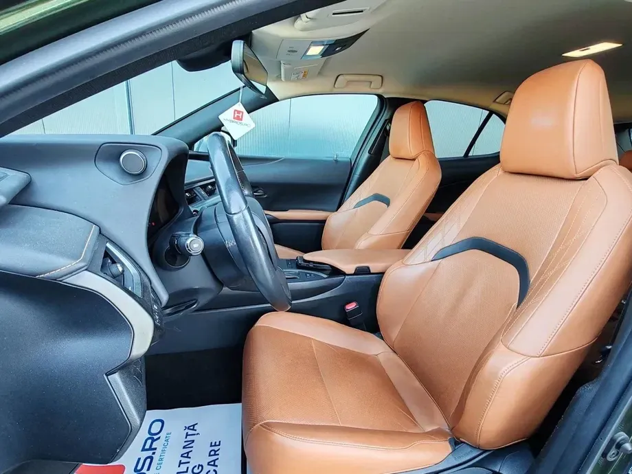 Lexus UX 250h Executive Line — imagine 10