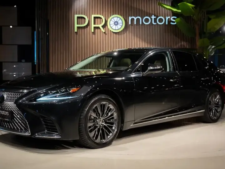 Lexus LS V