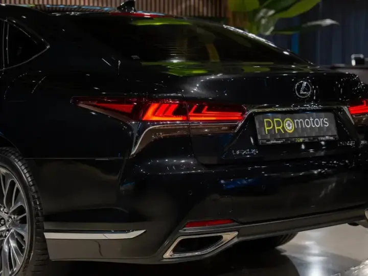 Lexus LS V