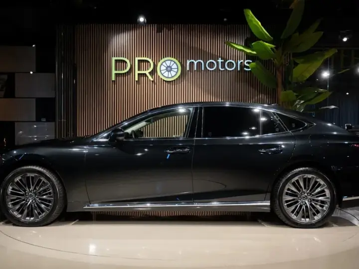 Lexus LS V