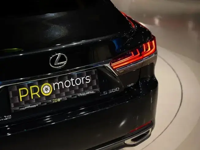 Lexus LS V
