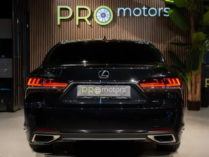 Lexus LS V