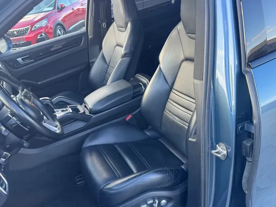 Porsche Cayenne — imagine 10