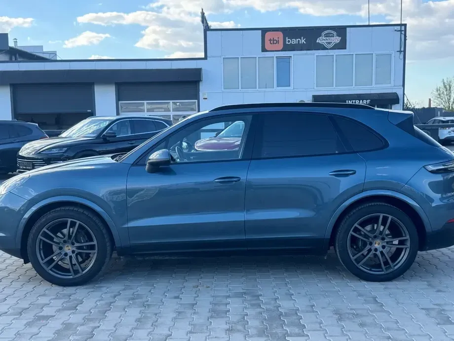 Porsche Cayenne — imagine 3