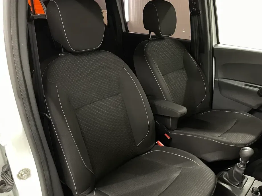 Dacia Lodgy 1.5 Blue dCi Laureate — imagine 9