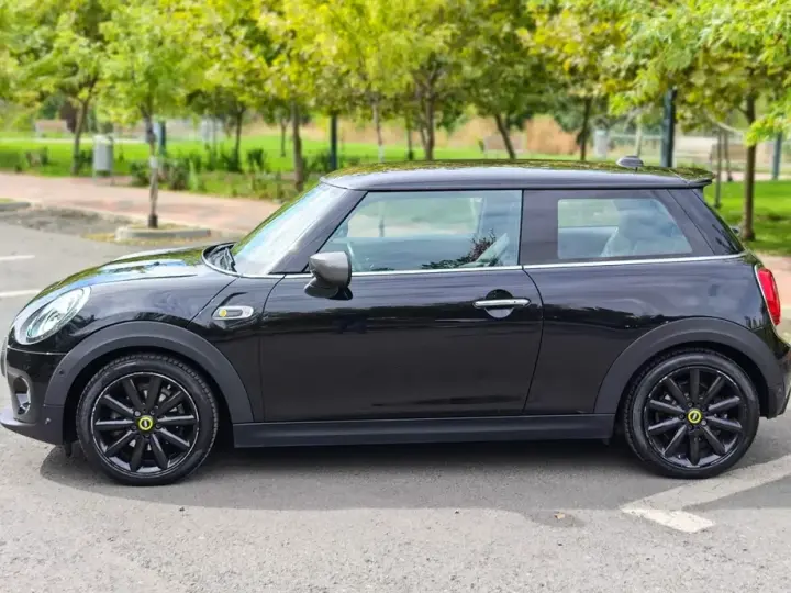 MINI Cooper SE Standard