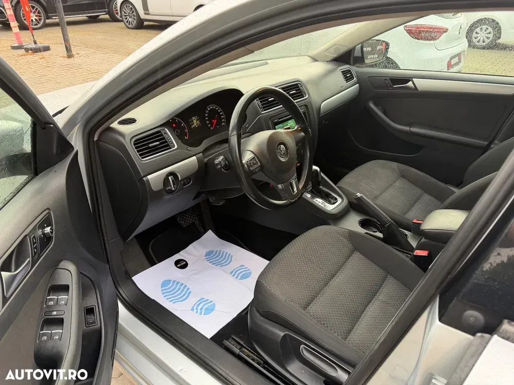 Volkswagen Jetta — imagine 5
