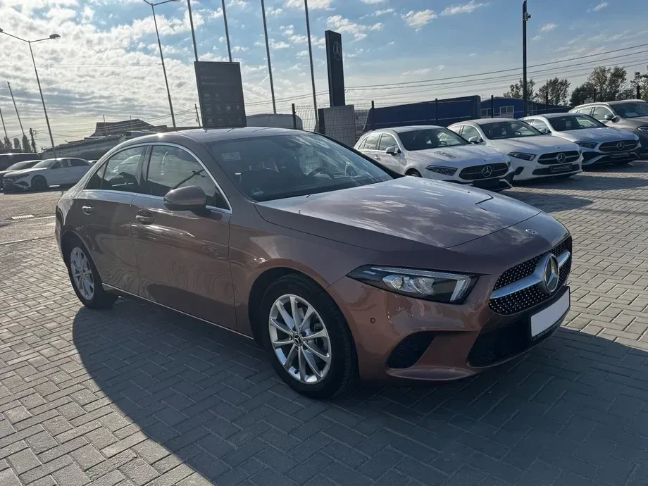 Mercedes-Benz A 180 Sedan MHEV 7G-DCT — imagine 8