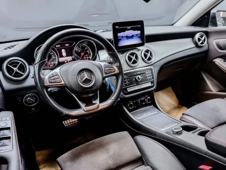 Mercedes-Benz CLA 200 C117 d 4MATIC 7G-DCT AMG Line