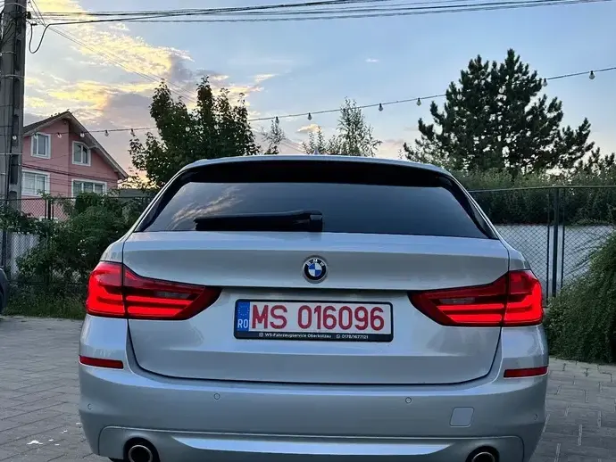 BMW Seria 5 520d AT