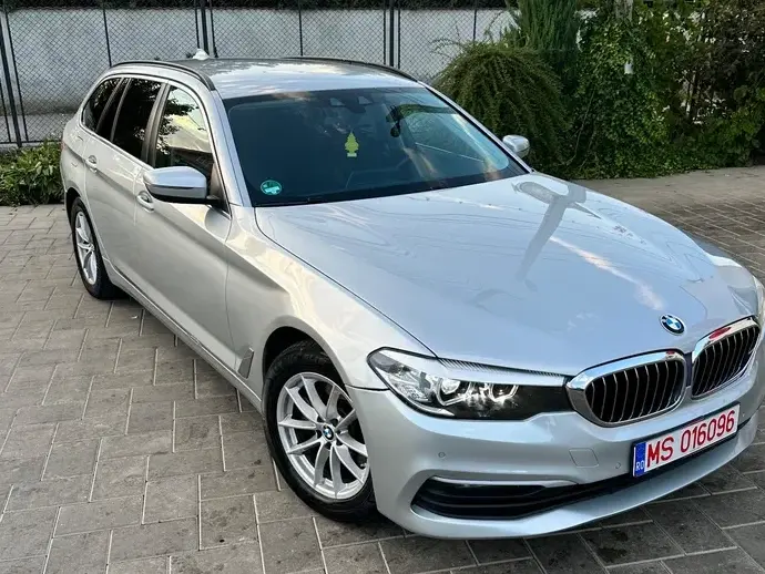 BMW Seria 5 520d AT