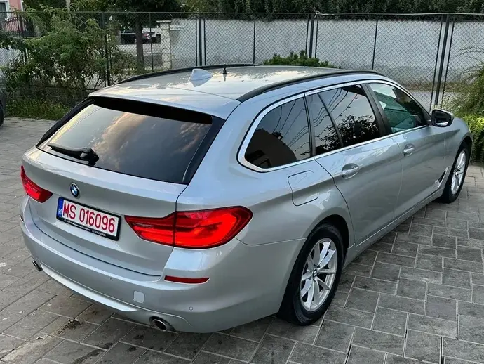 BMW Seria 5 520d AT