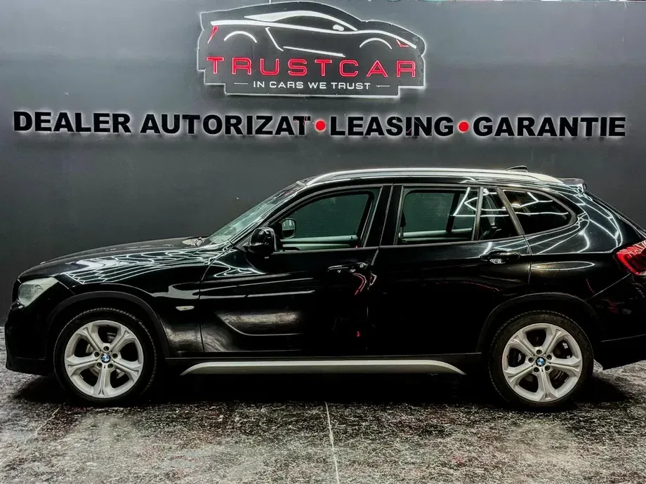 BMW X1 E84 xDrive18d xLine — imagine 8