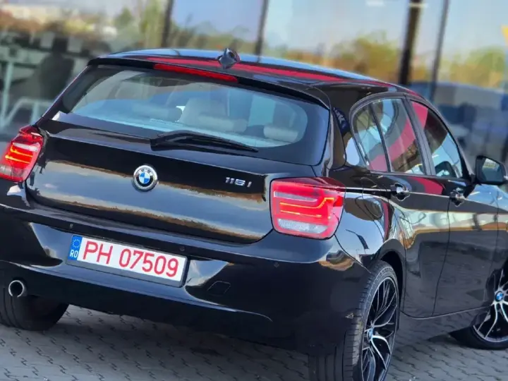 BMW Seria 1 F20/F21 116i Sport Line