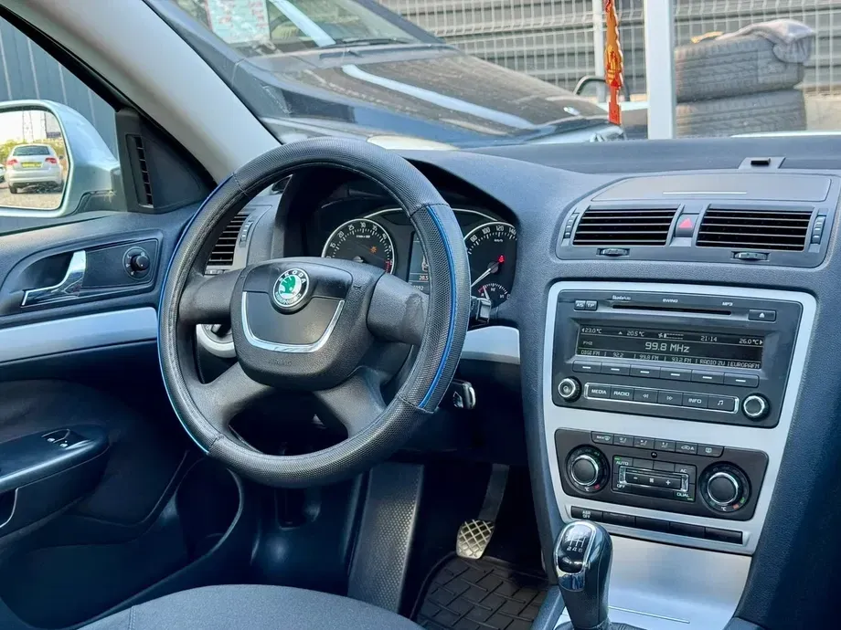 Škoda Octavia II 2.0 TDI Ambiente — imagine 5