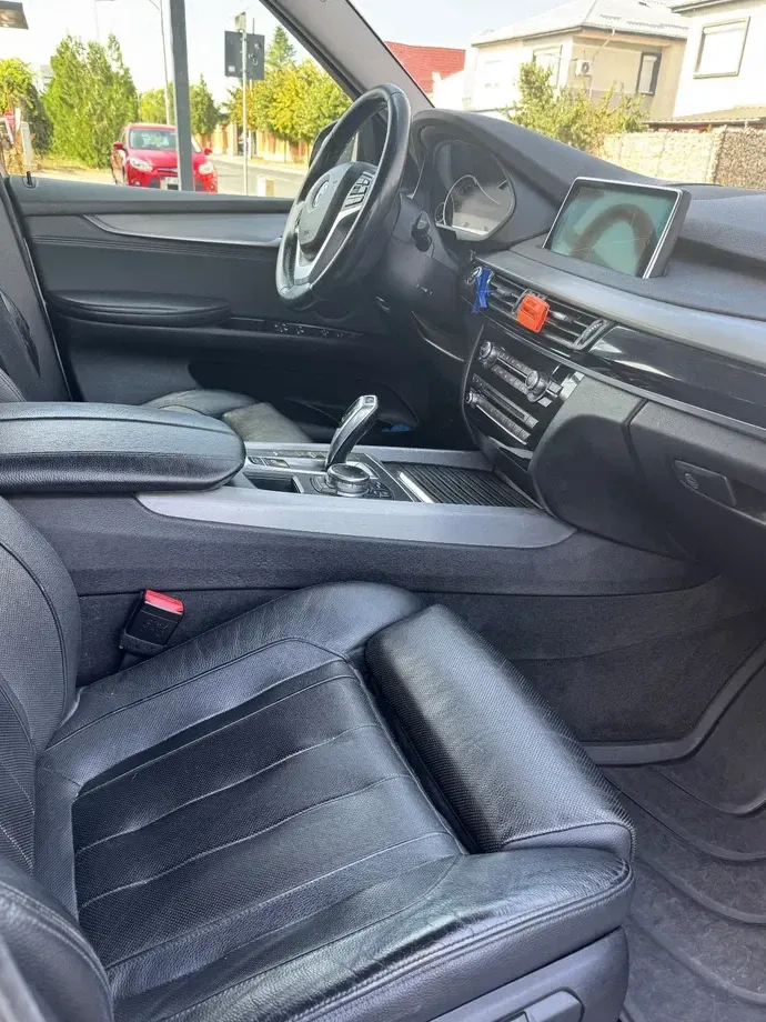 BMW X5 xDrive30d — imagine 7