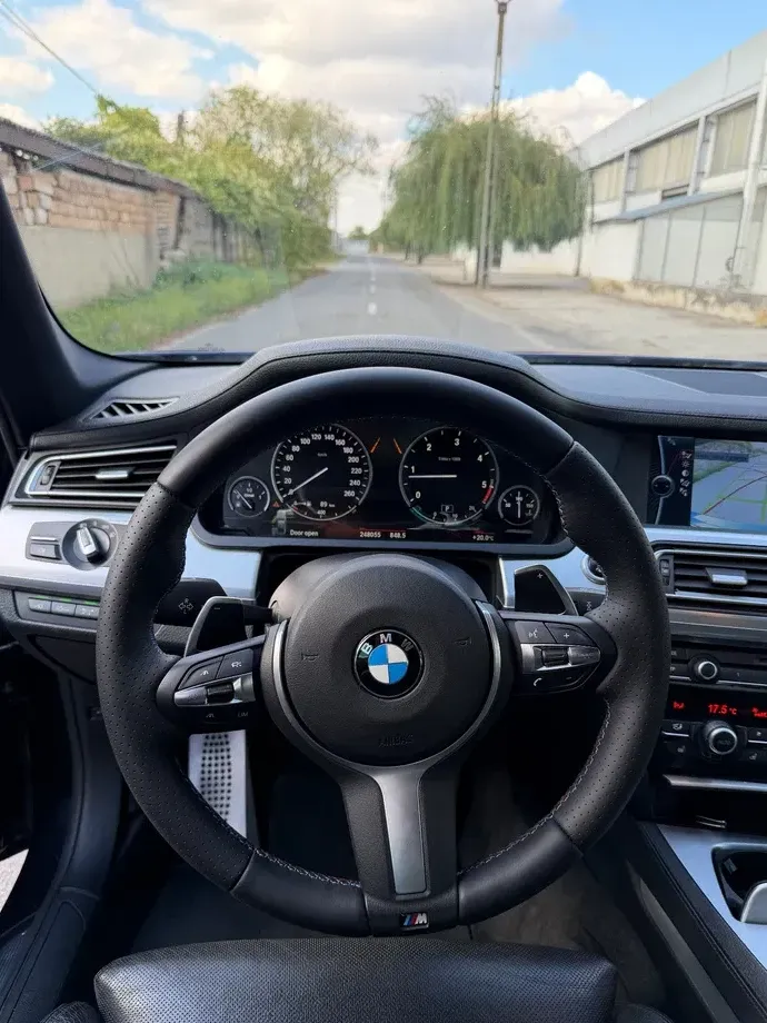 BMW Seria 7 F01/F02 — imagine 5