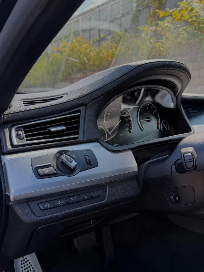 BMW Seria 7 F01/F02 — imagine 6