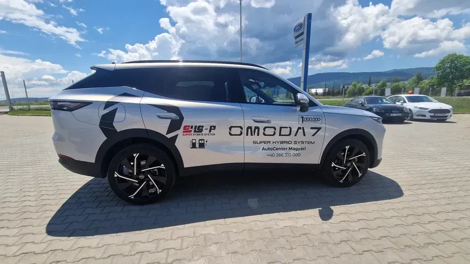Omoda 7 1.5 TGDI 1DHT PHEV Exclusive Plus — imagine 7
