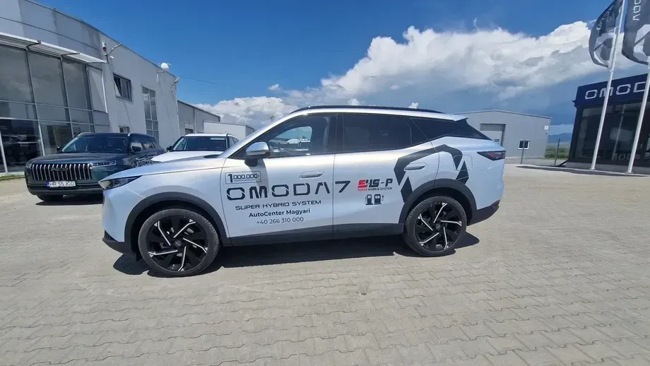 Omoda 7 1.5 TGDI 1DHT PHEV Exclusive Plus — imagine 3
