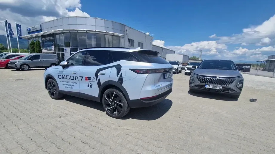 Omoda 7 1.5 TGDI 1DHT PHEV Exclusive Plus — imagine 4