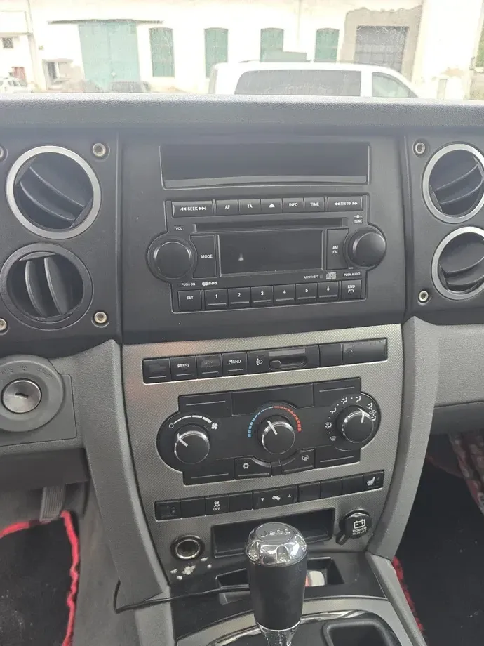 Jeep Commander — imagine 7