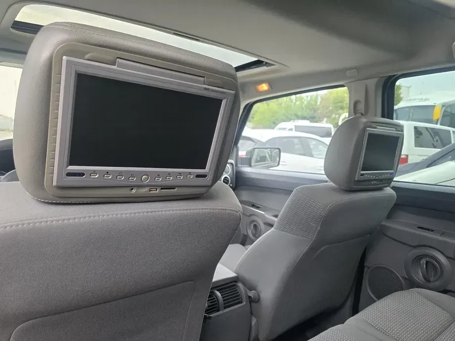 Jeep Commander — imagine 10