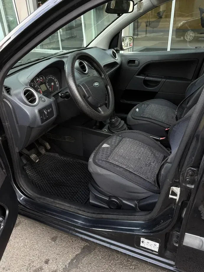 Ford Fiesta VI 1.3i Ambiente — imagine 6