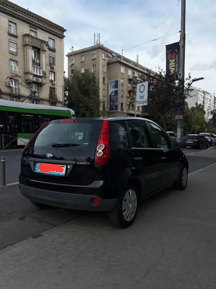 Ford Fiesta VI 1.3i Ambiente — imagine 4