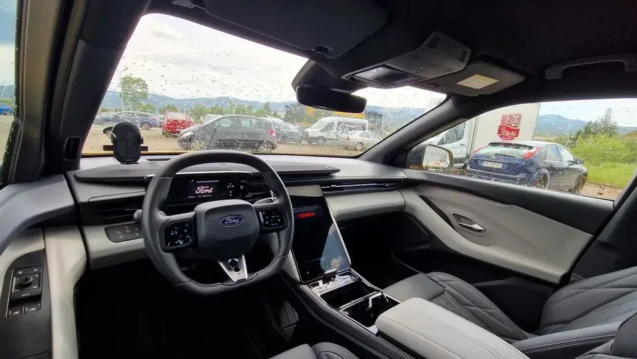 Ford Capri 77 kWh 340 CP AWD Premium — imagine 8