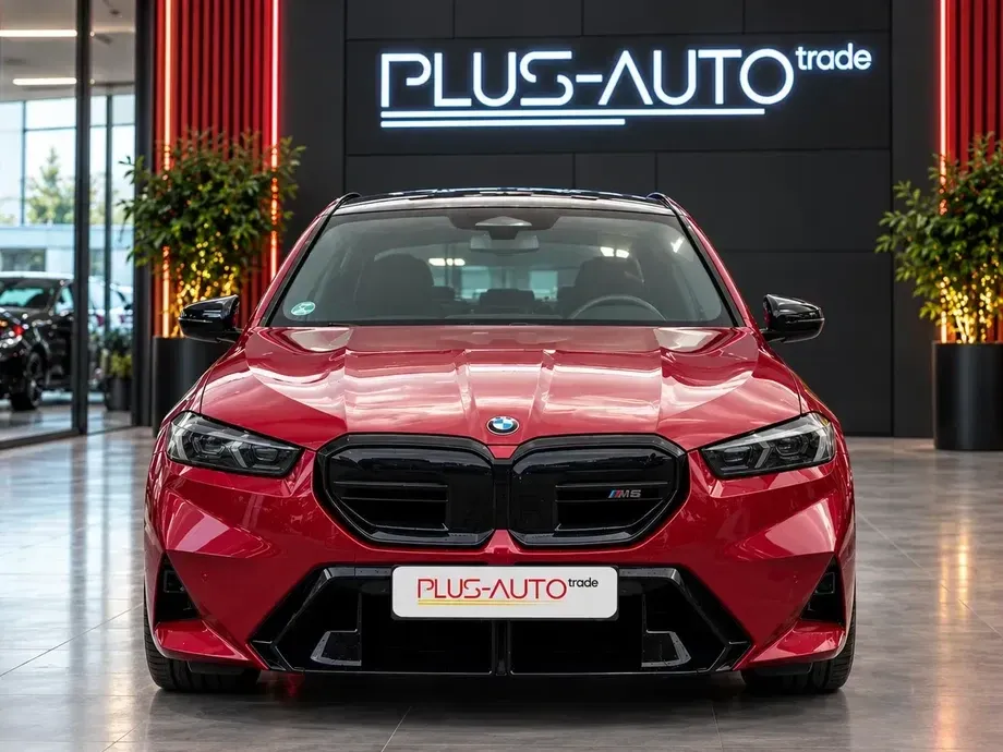 BMW M5 xDrive — imagine 8