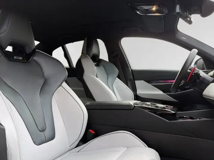 BMW M5 xDrive