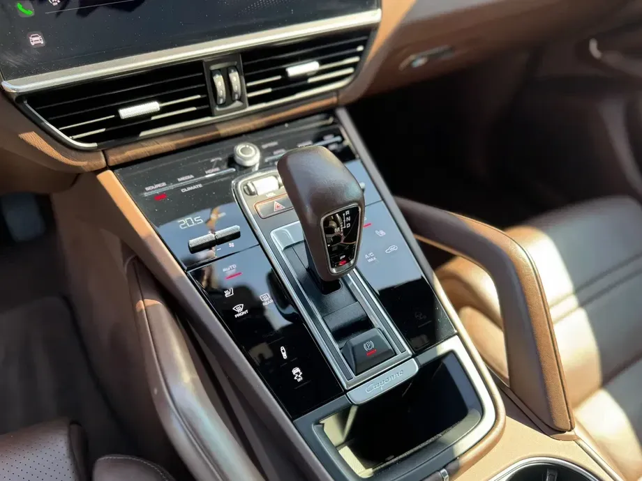 Porsche Cayenne Standard — imagine 5