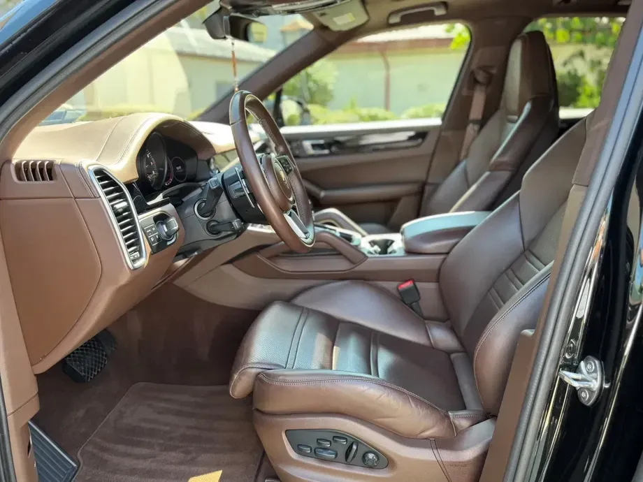 Porsche Cayenne Standard — imagine 8