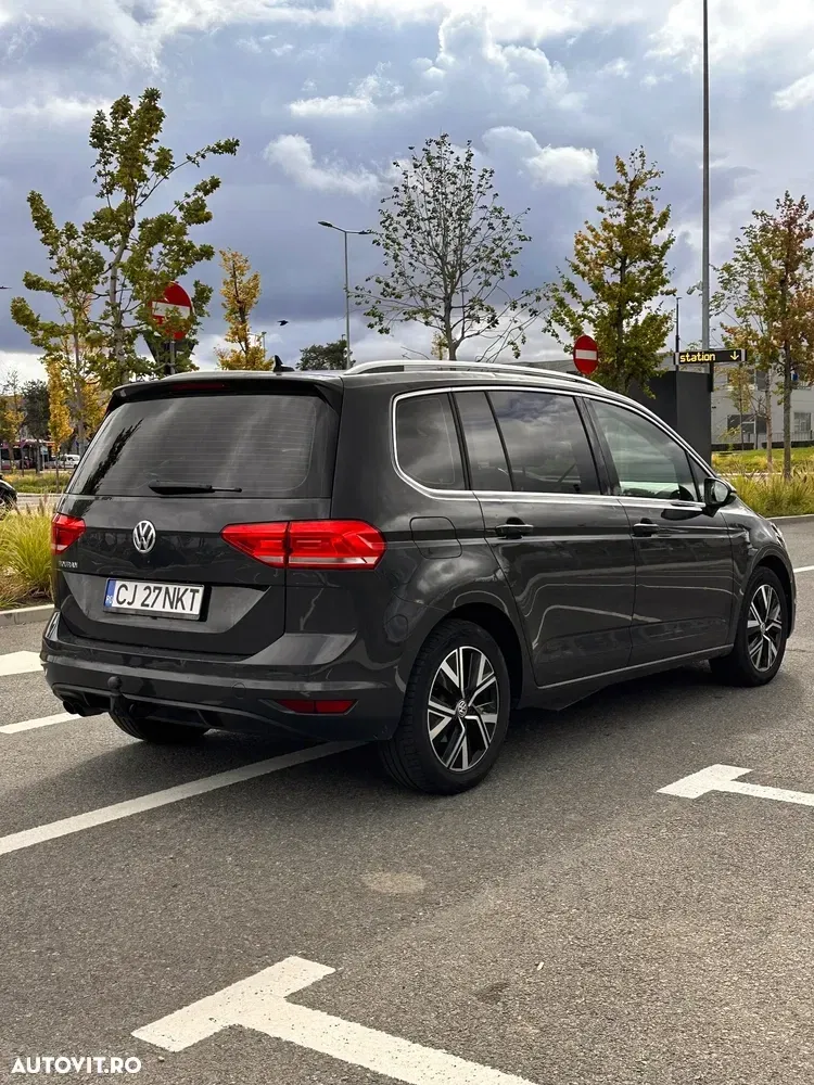 Volkswagen Touran 2.0 TDI SCR DSG Highline — imagine 3