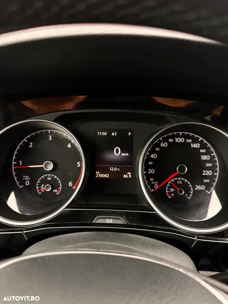 Volkswagen Touran 2.0 TDI SCR DSG Highline — imagine 6