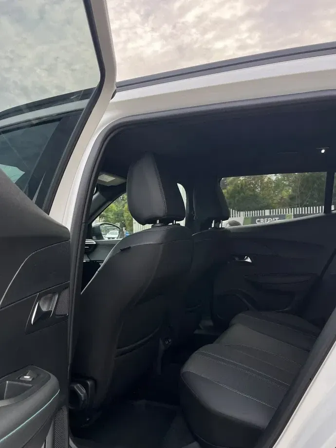 Peugeot 2008 II 1.2 L PureTech STT Allure — imagine 7