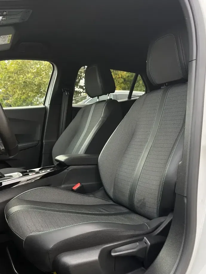 Peugeot 2008 II 1.2 L PureTech STT Allure — imagine 6