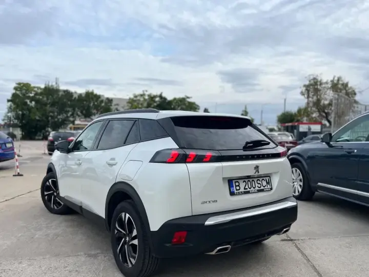 Peugeot 2008 II 1.2 L PureTech STT Allure